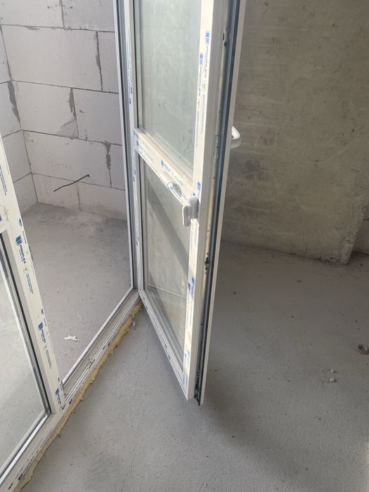 Балконная дверь с рамой