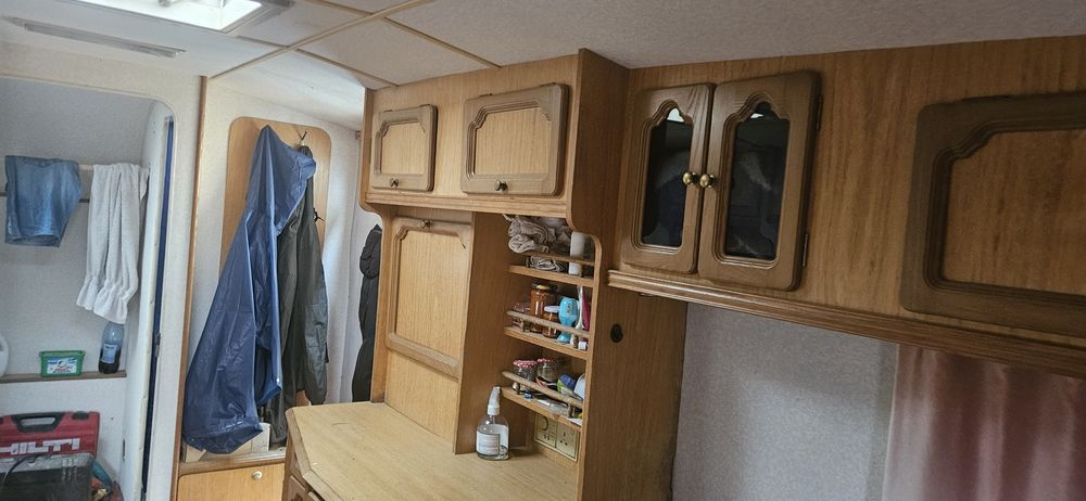 Vând rulotă în stare bună fără infiltratii masa totala 1100 kg