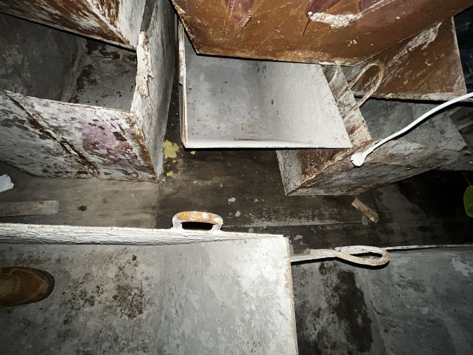 Продам контейнер и содержимое в нем