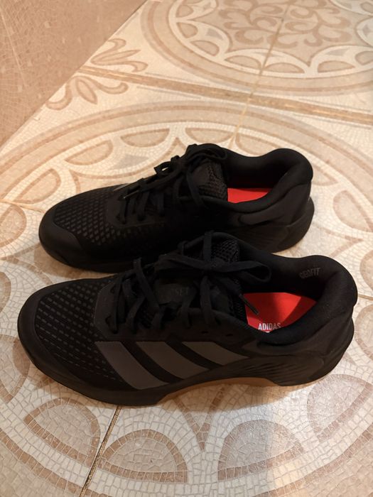 Кроссовки adidas