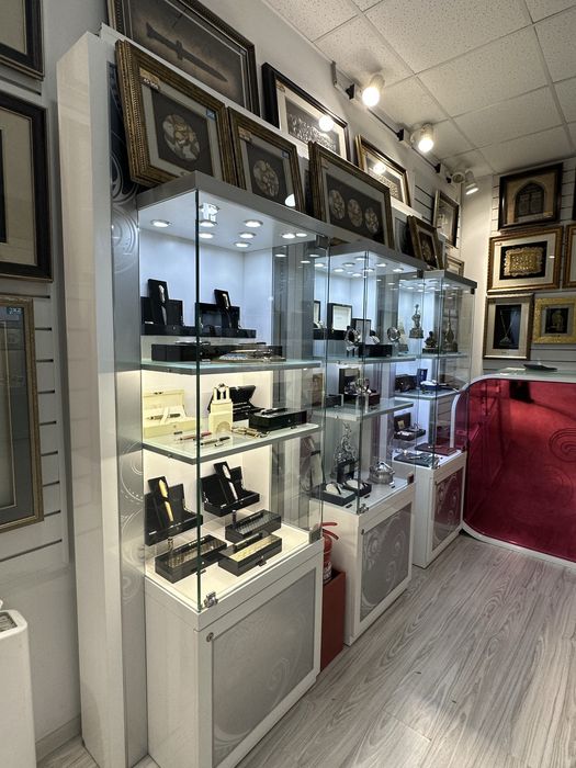 Витрина стеклянная