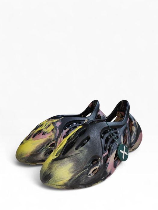 Yeazy foam runner 43,44