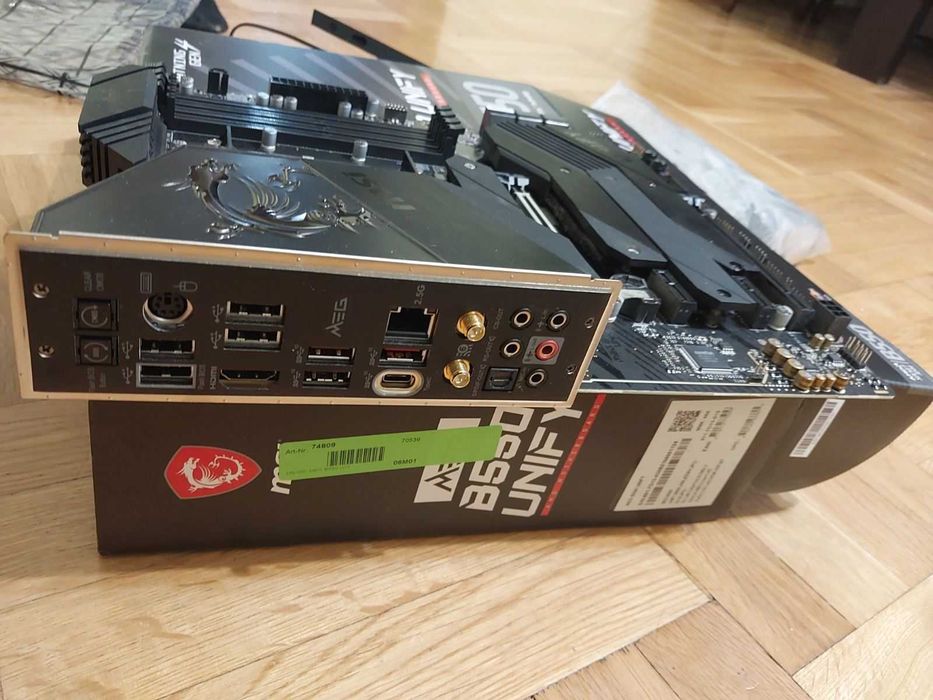 AMD Ryzen 7 5800X + MSI MEG B550 UNIFY Wi-Fi