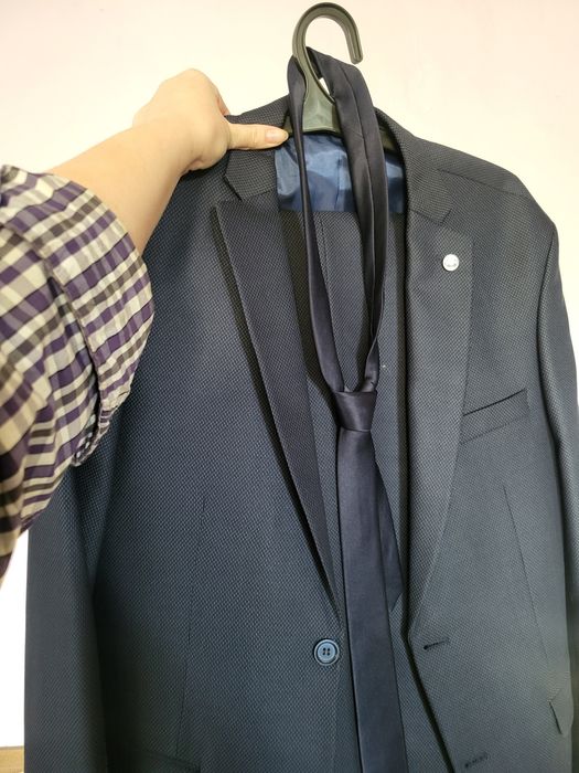 Продам стильный  классический костюм