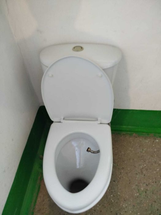 Унитаз б/у в нормальном состоянии