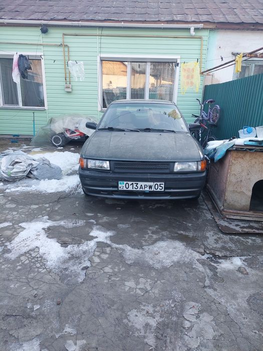 Мазда 323 на ходу