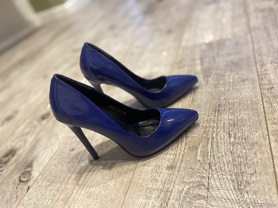Vand pantofi stiletto dama nr 36, noi!