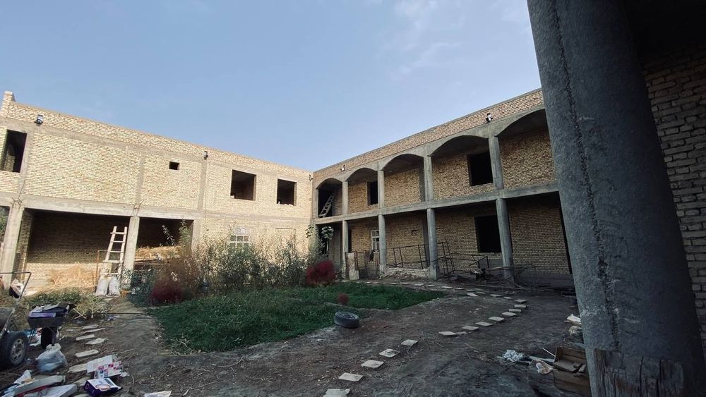 Срочно продается отличный 2этажный участок на Бетонке ,8соток,много ко