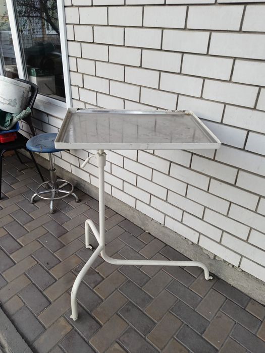 Продам столик столик