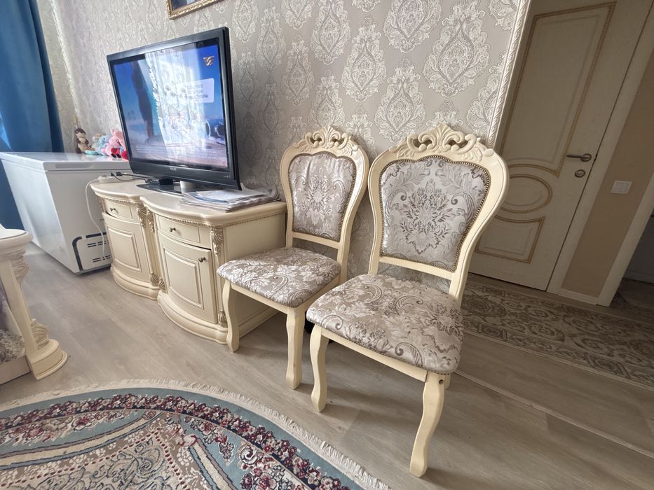 Продам мебель, 4 стулья, кровать и т.д.