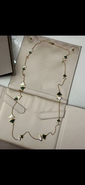 Сотуар BVLGARI Divas Dream. Золото 750 пробы. Серьги с бриллиантами.