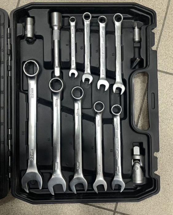 Продам набор инструментов 82 предмета новые