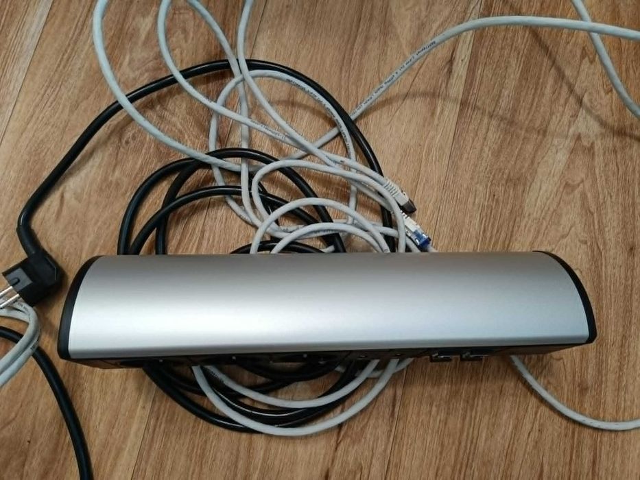 Настолен разклонител EVOline Dock Square