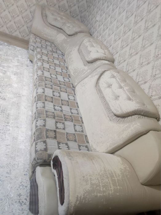 Диван белый угловой