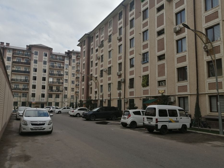 1 xonali uy sotiladi