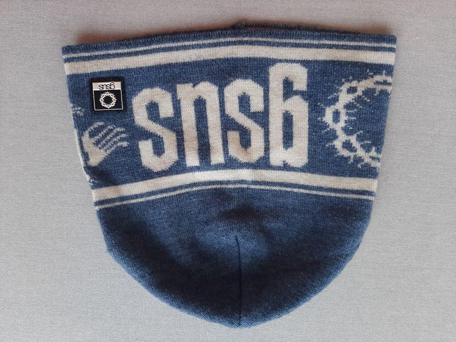 Зимни шалове и шапки