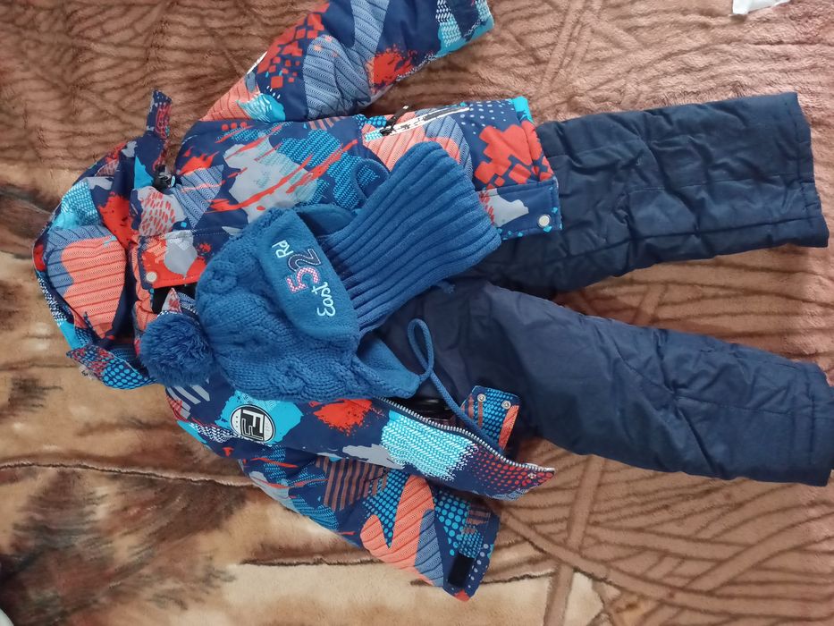 Продам зимний комбинезон на мальчика