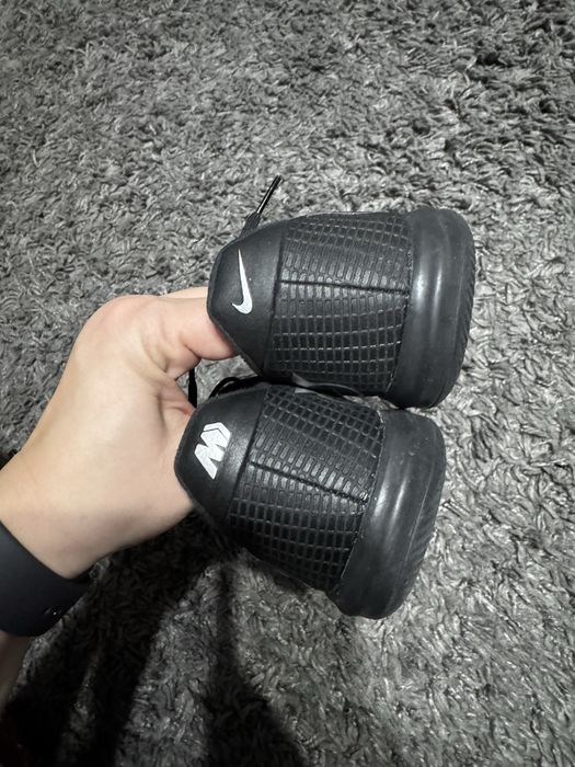 Adidasi Nike fotbal marimea 37.5