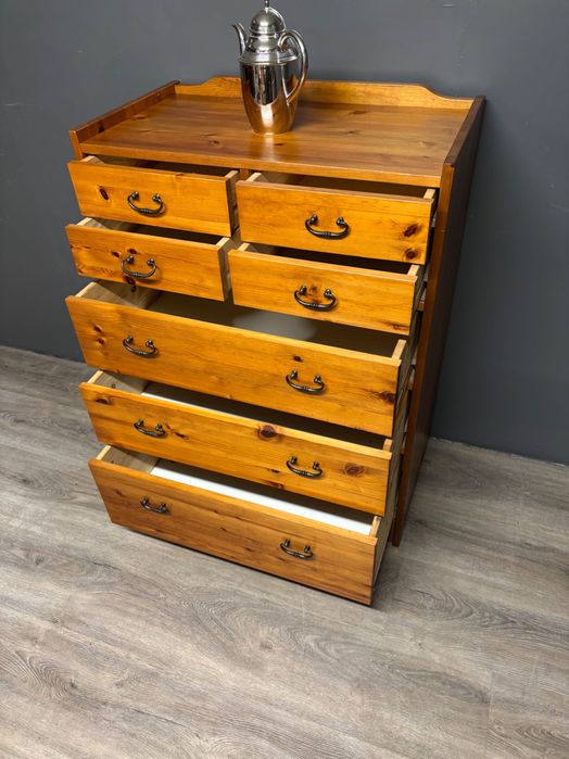 Comoda rășinoase cu sertare