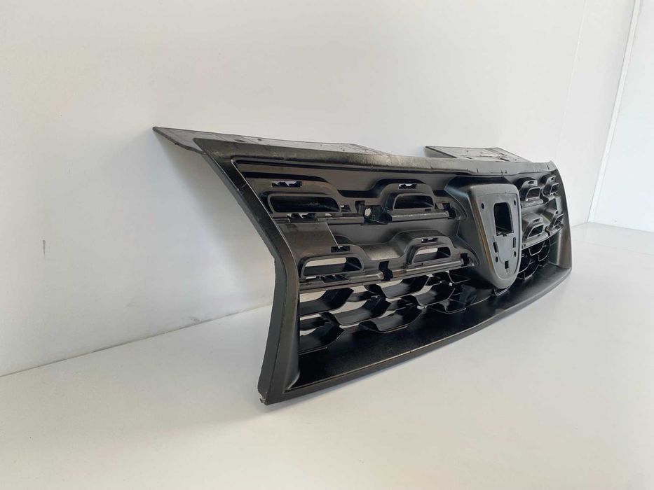 решетка радиаторна Dacia Duster 2013-2018 г. #1047V