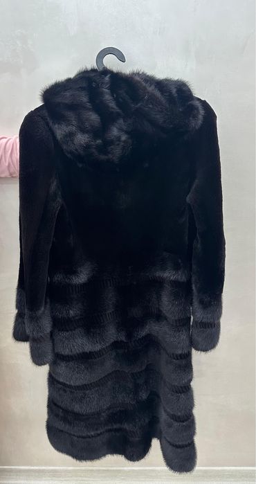 Продам норковую шубу с капюшоном
