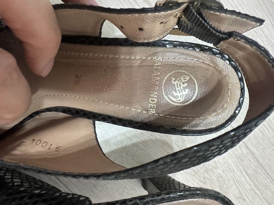 Продам босоножки