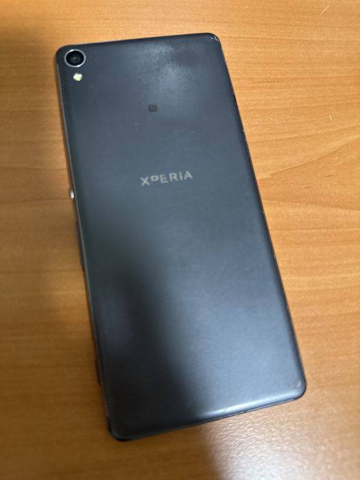 Sony Xperia XA - с лош дисплей.