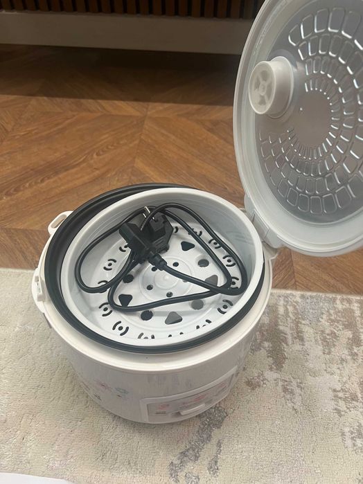 Продаю рисоваркy  StarLux SL-7003