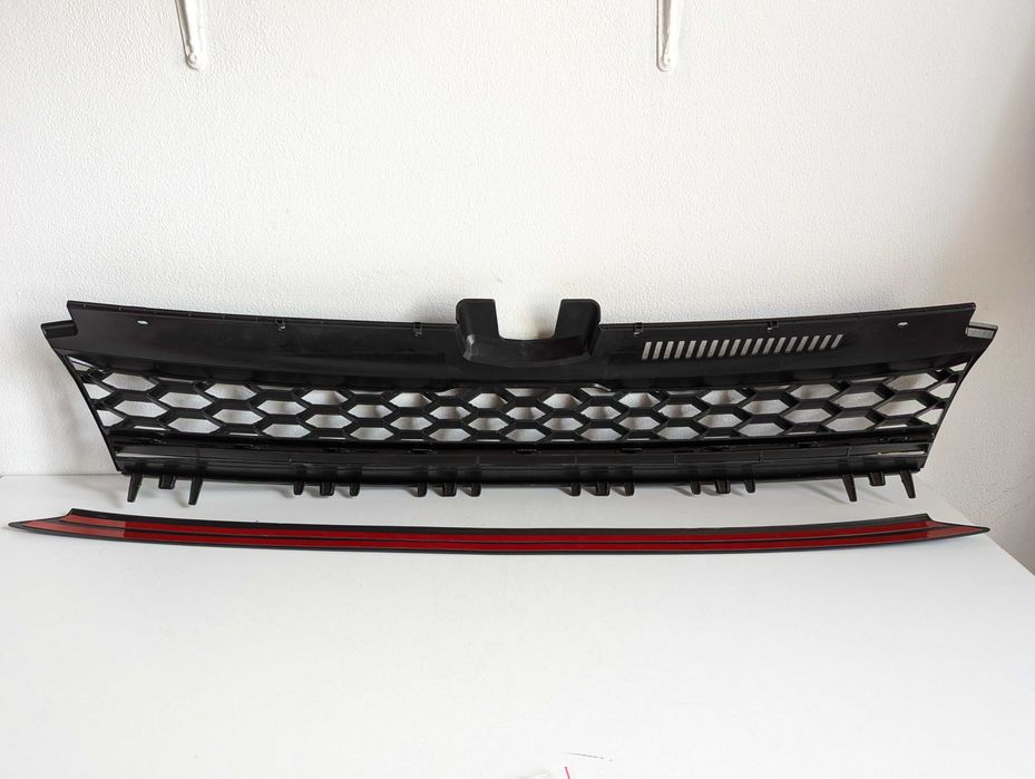 Решетка без емблема ГОЛФ 7 ГТИ  пчелна пита спортна VW GOLF 7 Хром