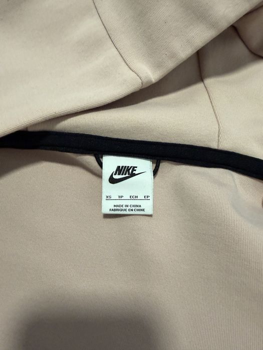 Мъжко горнище Nike tech лимитиран цвят