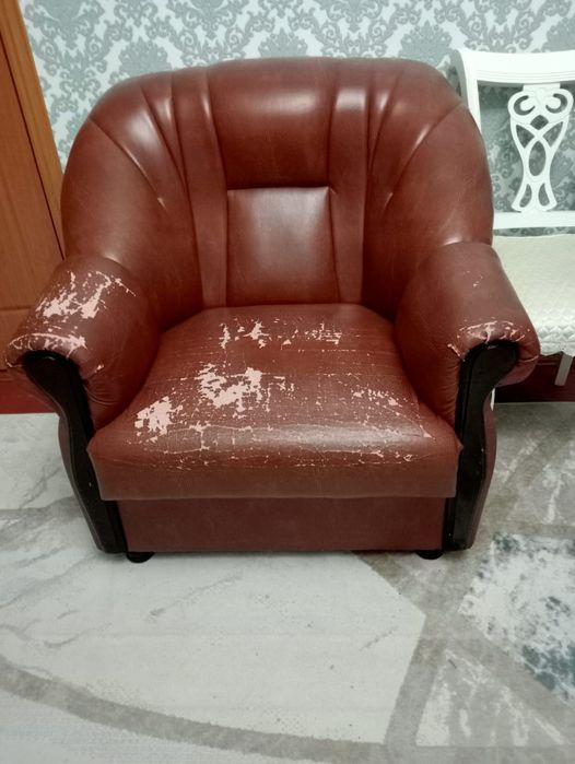 Продам диван с креслой