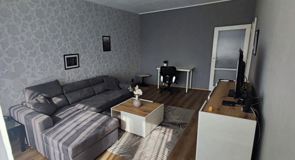 Дава се под наем Тристаен апартамент в София, Гоце Делчев - 100 кв.м за 880 € - Снимка #1