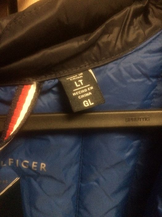 Продавам яке Tommy Hilfiger XL LT