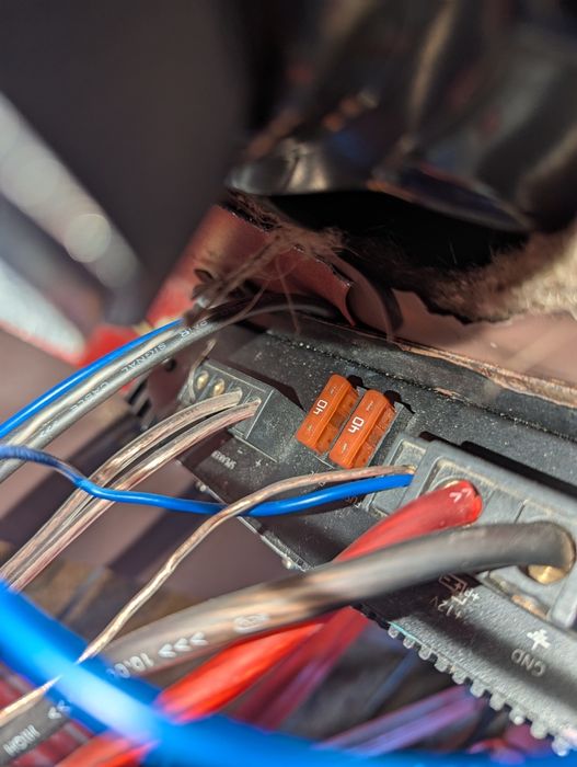 Немски автоусилвател Carpower Wanted-1/800D