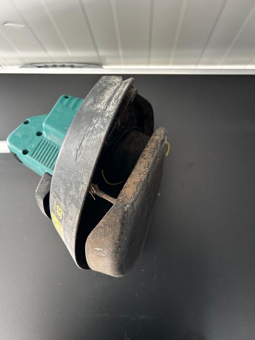 Електрически тример Bosch и Black & Decker