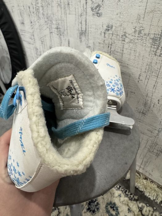 Коньки для деврчки 28 размер