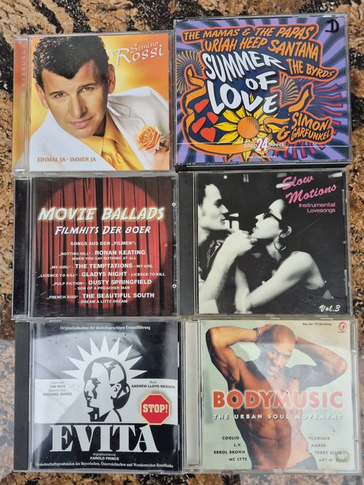 Vând 26 CD muzica usoara mixta straina artisti internationalii

- Tot