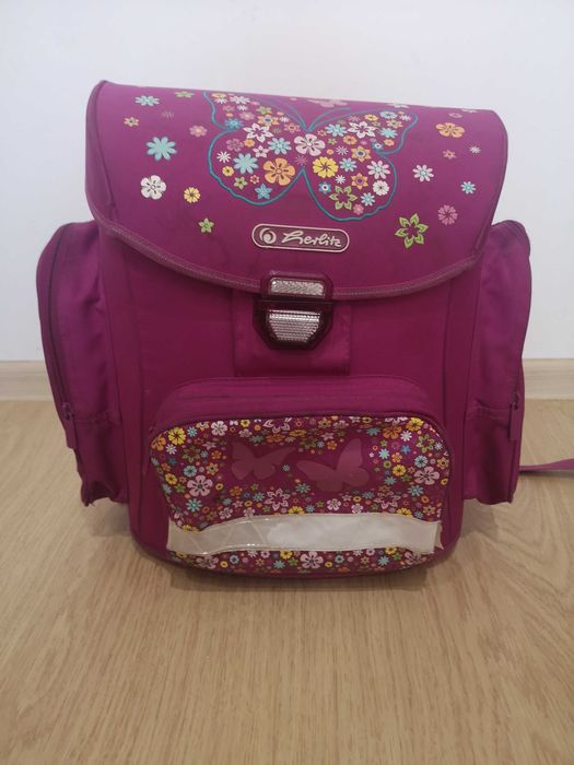 Ученическа раница със аксесоари