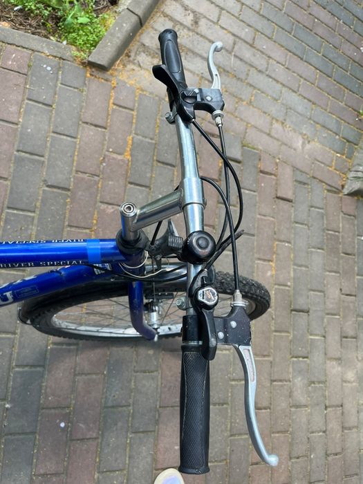 Bicicleta de condus pe drumuri drepte