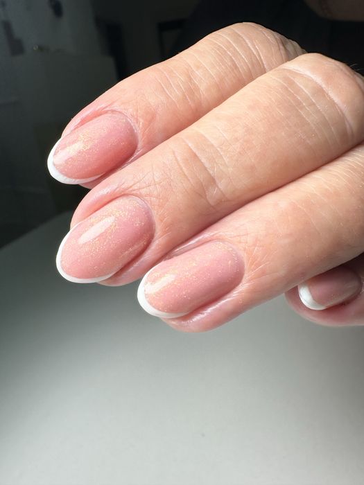 Услуги маникюра, педикюра и косметологии