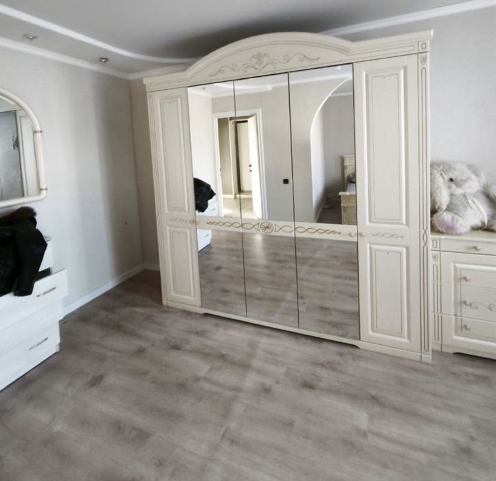 Продается спальный гарнитура