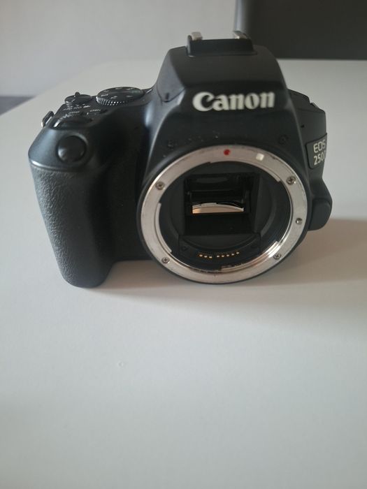 Canon EOS 250D + обектив 50 mm 1:1.8 STM