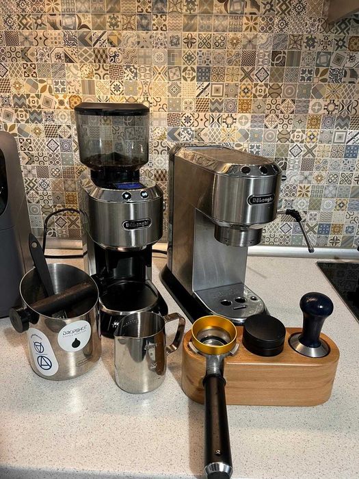 Pachet Espressor si rasnita Delonghi Dedica barista pack