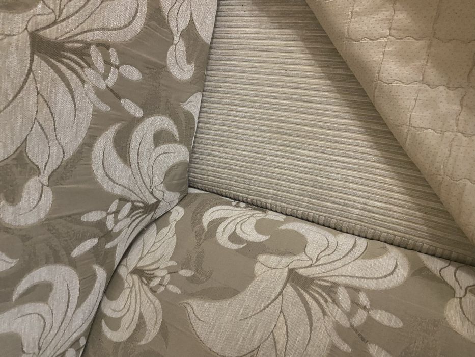 малый и большой диван.