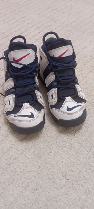 Vând adidași Nike uptempo