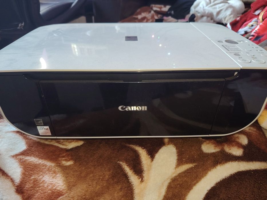 Vând imprimanta,scaner și copiator