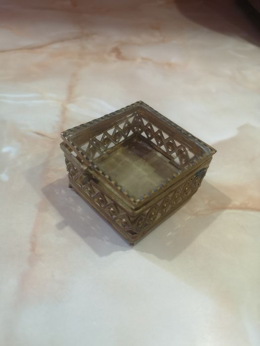 винтидж месингова кутийка за бижута.