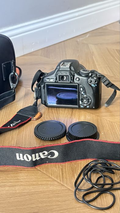 Canon EOS 600D (Kit 18-55 mm)