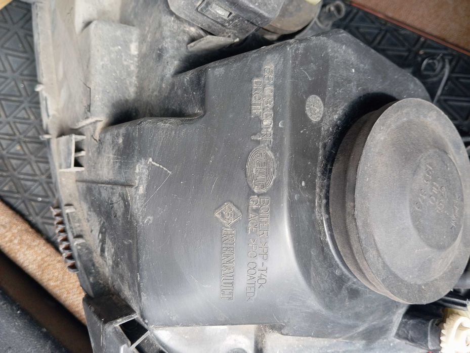 Продавам фарове за Рено Клио 2 2001г