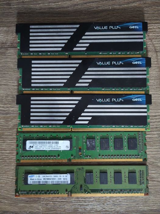 5 buc DDR3 de 2 GB RAM Geil, Samsung și Micron Technology